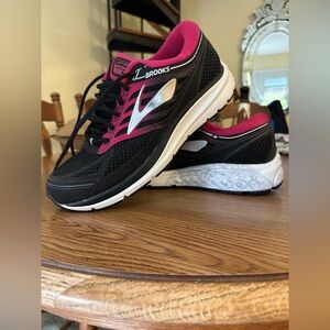 BROOKS ADDICTION EXTRA WIDE SHOES
